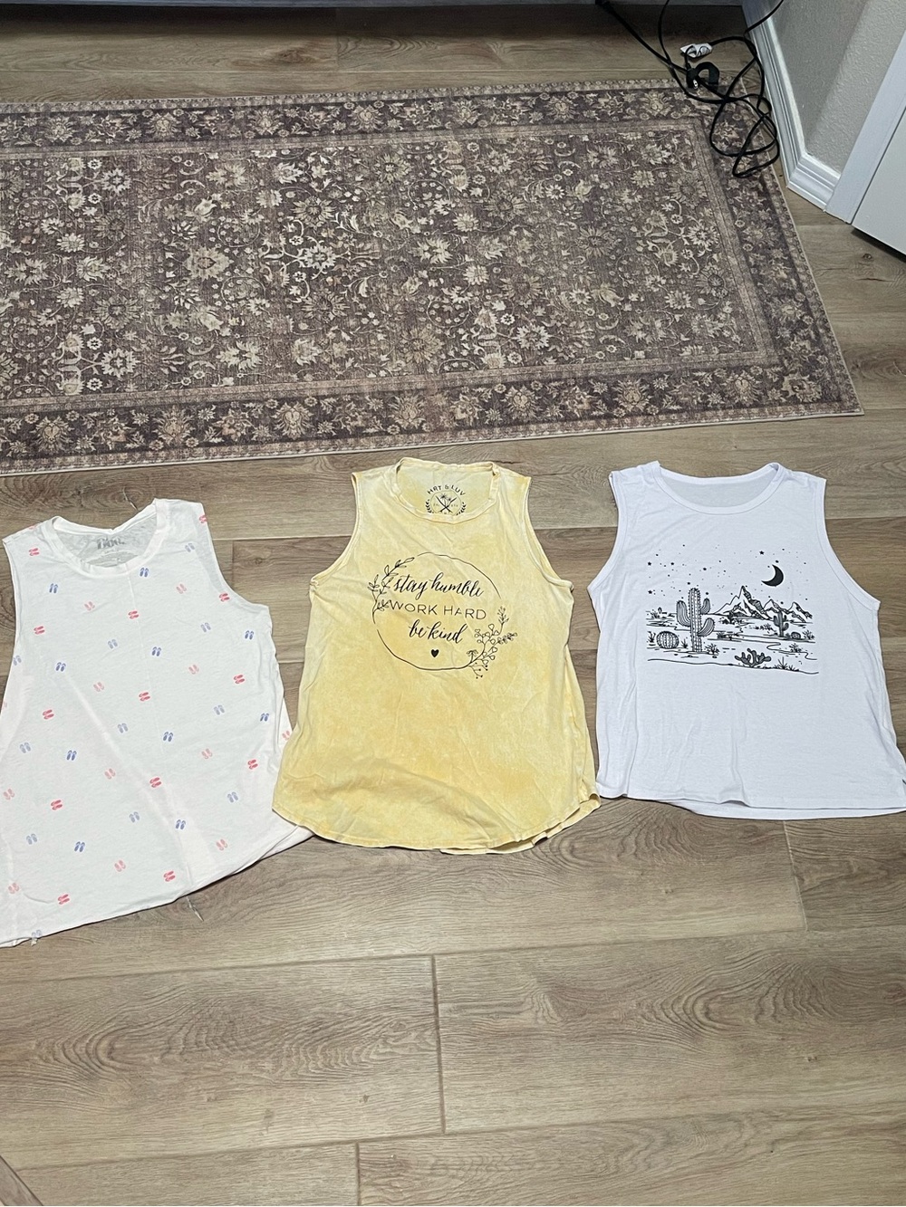 BUNDLE Tank Tops - Picture 1 of 4